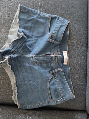 No Boundaries Denim Shorts in Medium Blue